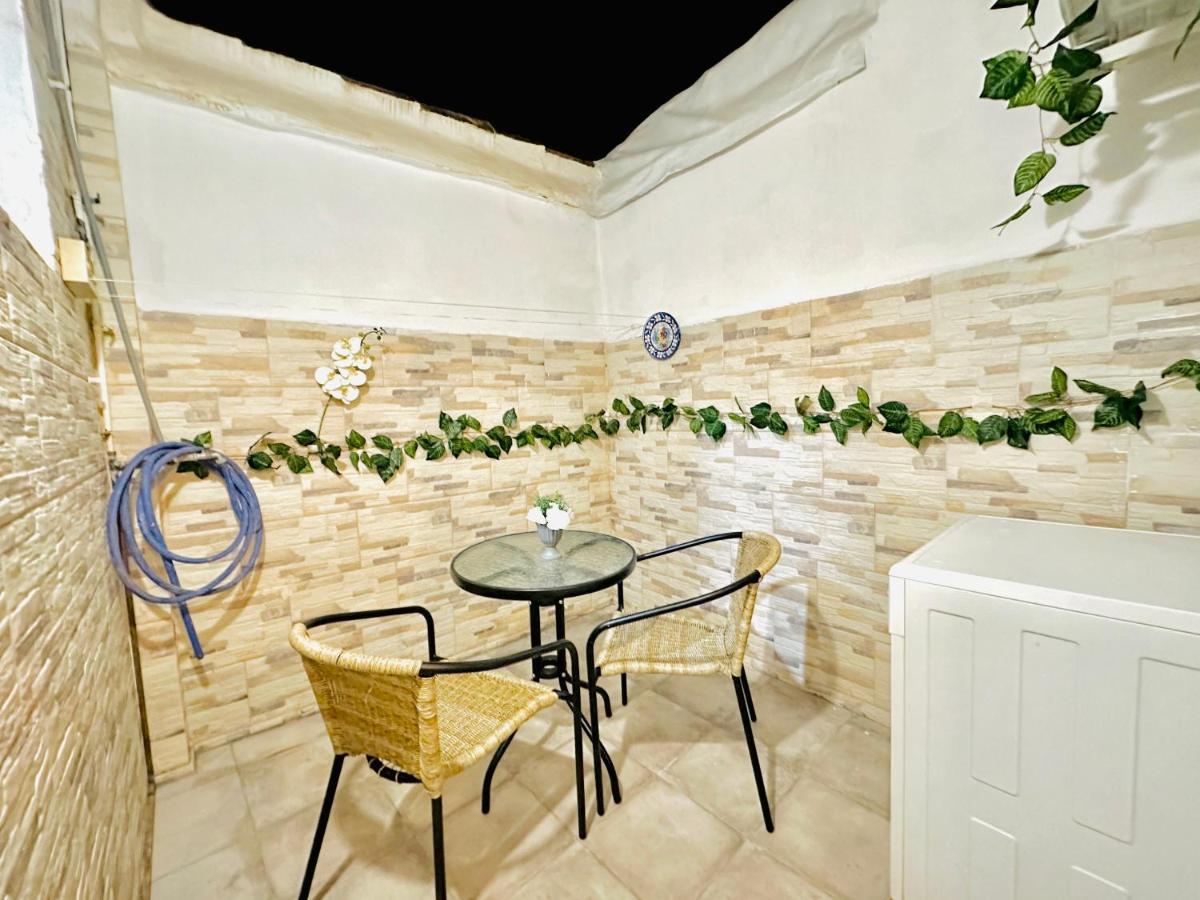 Sol Apartamentos Malaga Centro Екстериор снимка