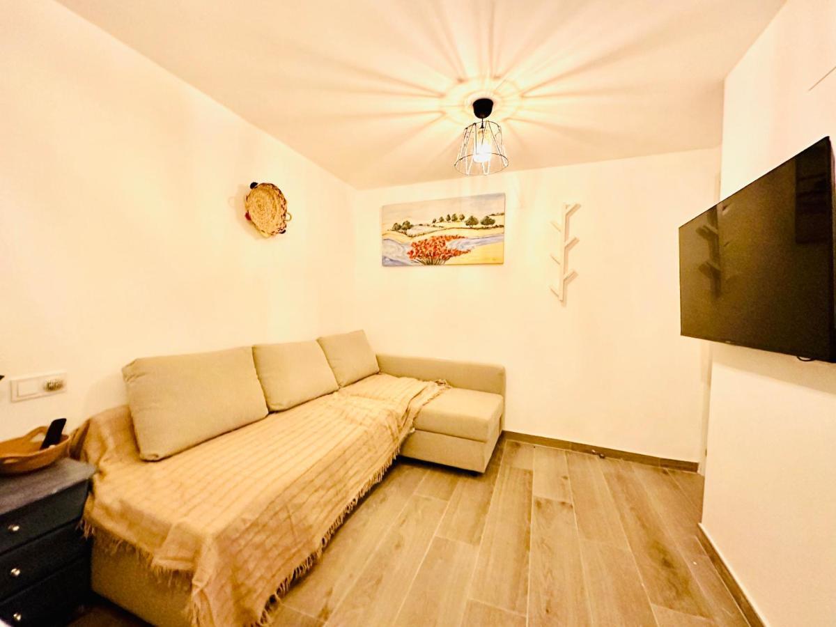 Sol Apartamentos Malaga Centro Екстериор снимка